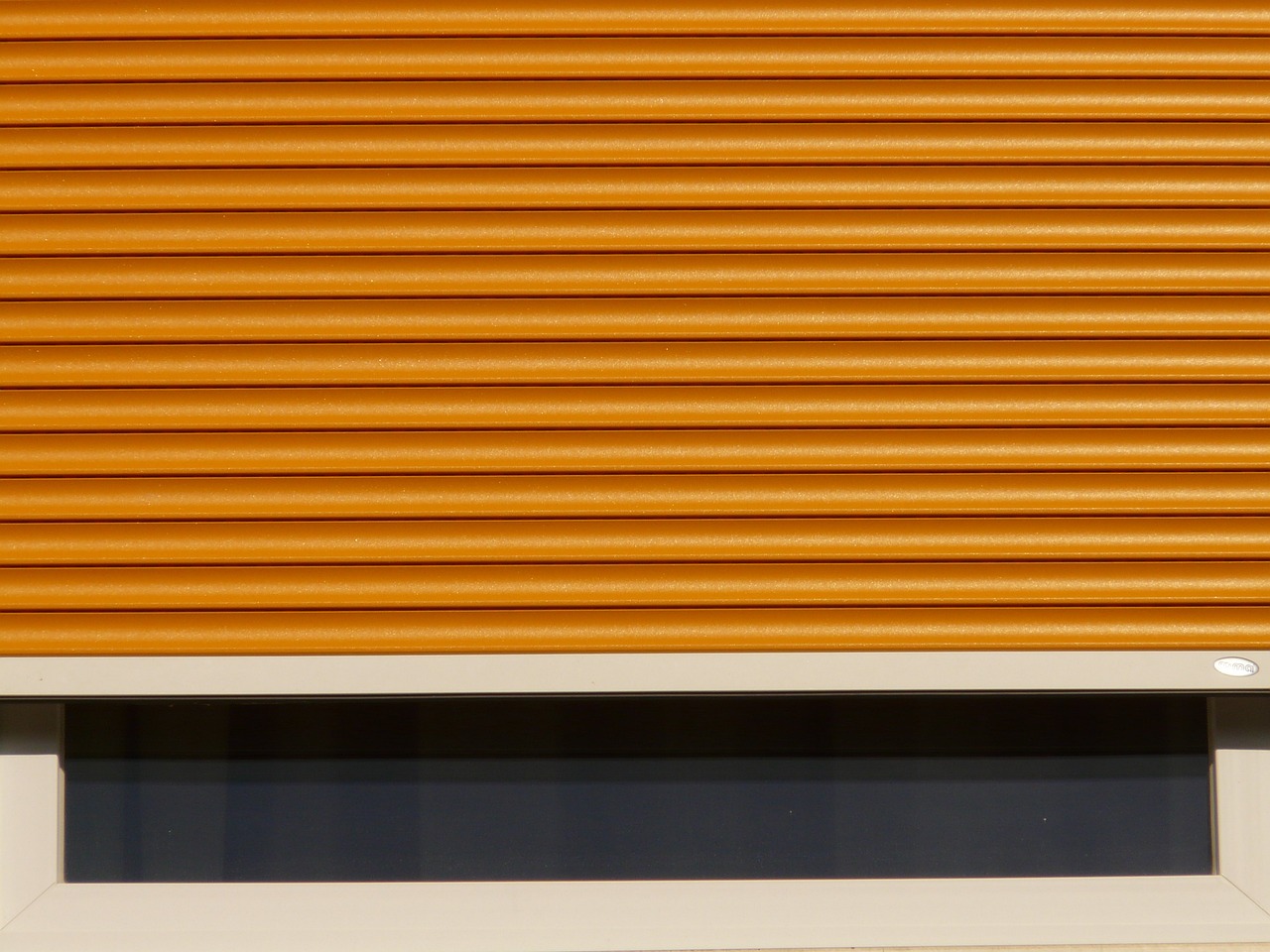 Volet_roulant_solaire_:_combien_coûte_cette_solution_écoresponsable_pour_votre_maison_?