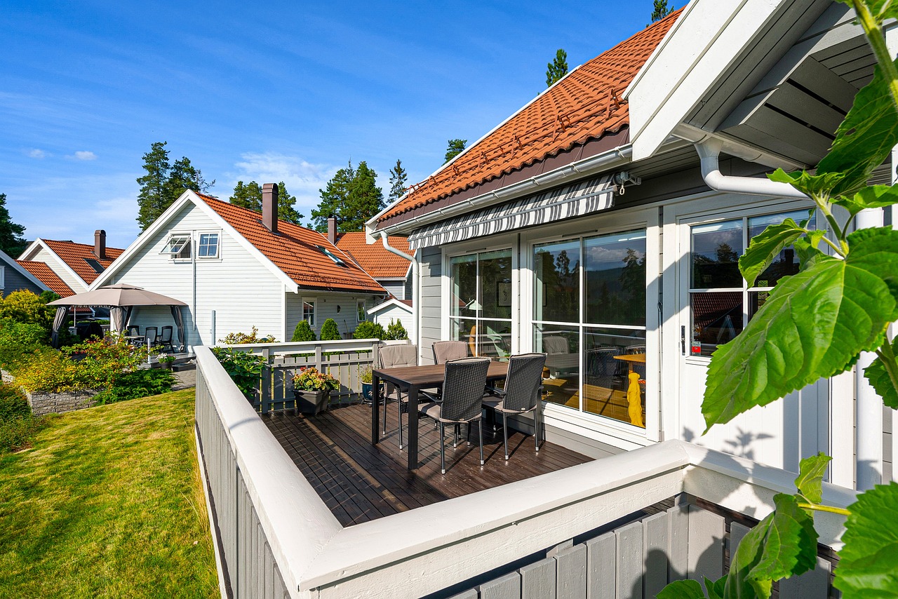 balcony-6901073_1280